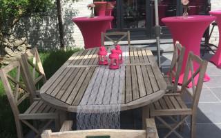 Fuchsia stretchhoezen rokken receptietafels huren