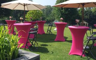 Fuchsia stretchhoezen rokken receptietafels huren